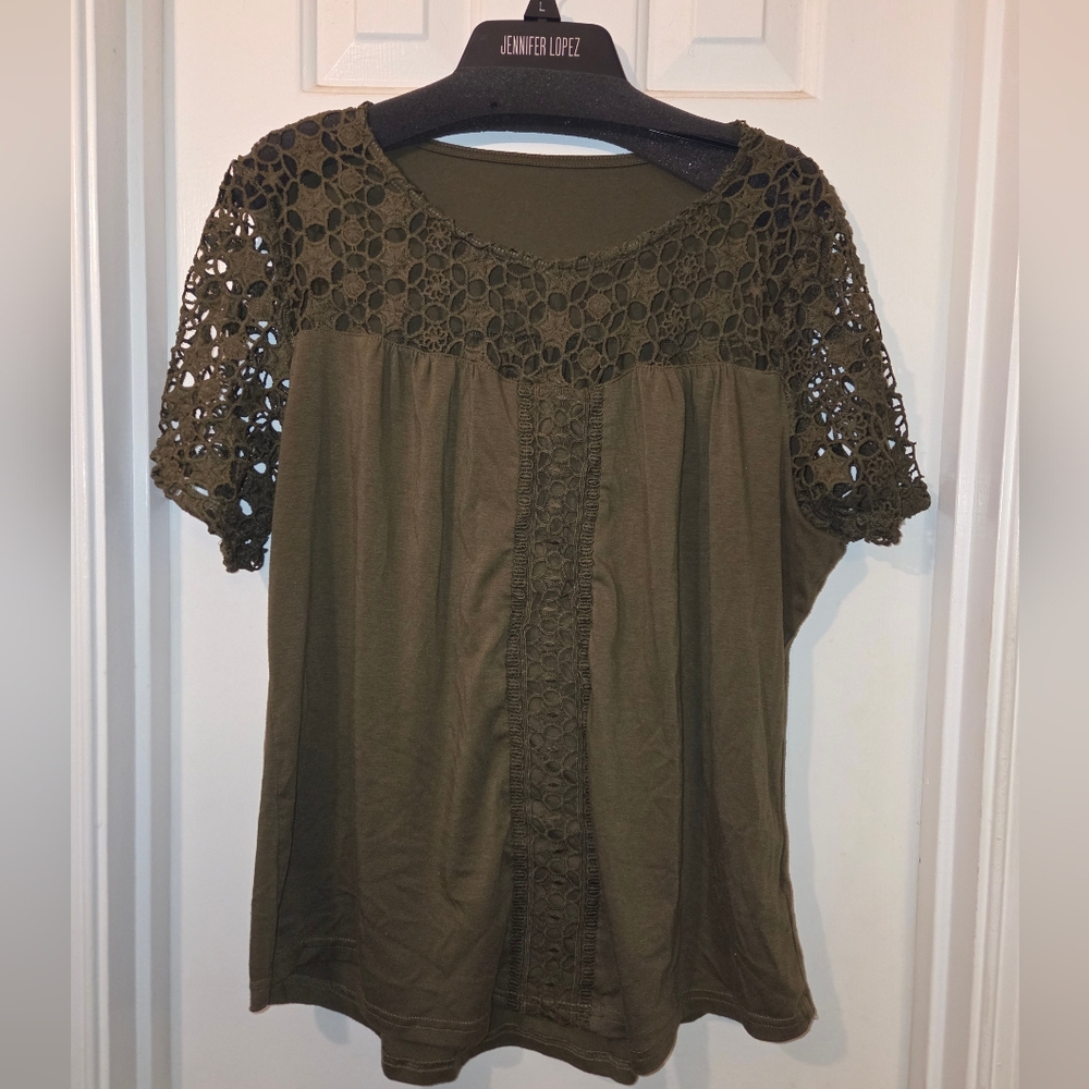 Women's Olive Green Crochet Short Sleeve Top.  Size 2XL.